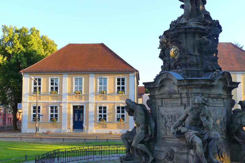 Bibliothek und Kürfürst_c_Nitsche